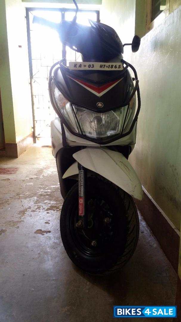 White Yamaha Ray Z