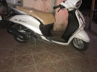 White Yamaha Fascino