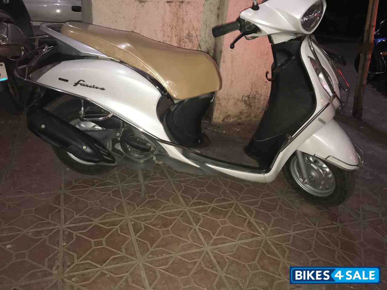 White Yamaha Fascino