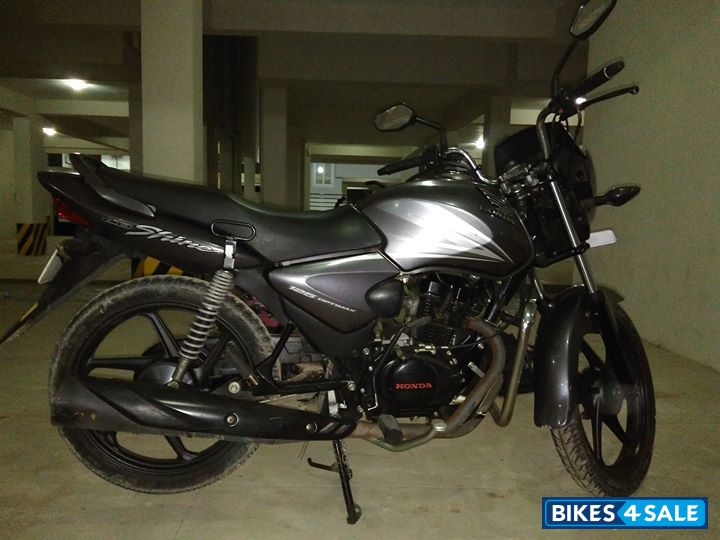 Black Honda CB Shine