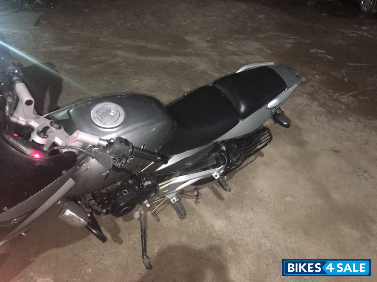 Silver Bajaj Pulsar 180 DTSi