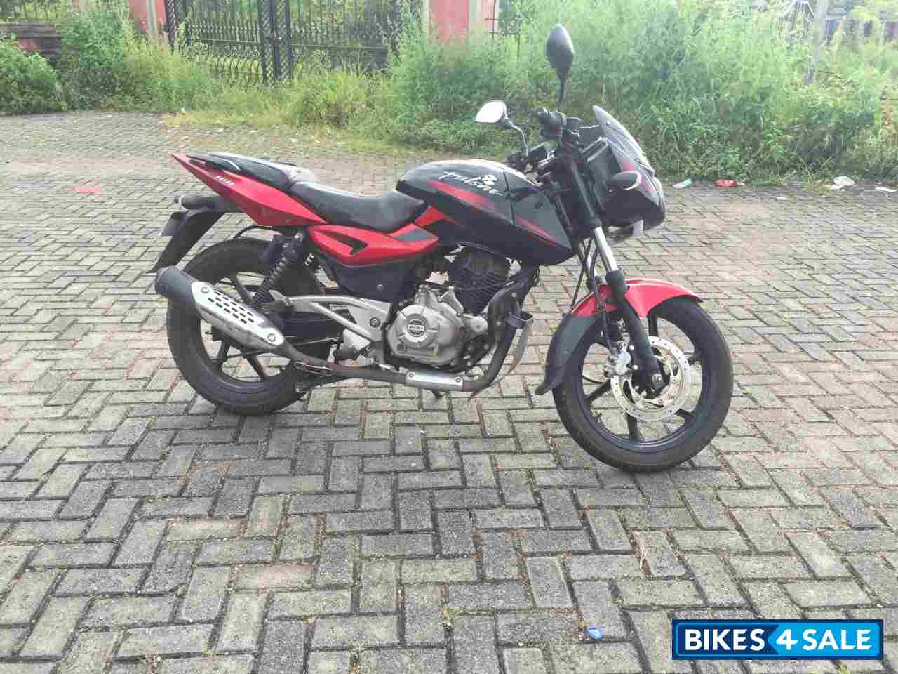 Laser Red Bajaj Pulsar 180 DTSi