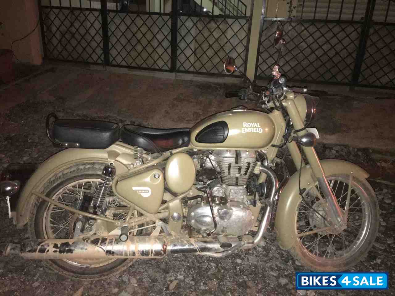 Stone Royal Enfield Classic Desert Storm