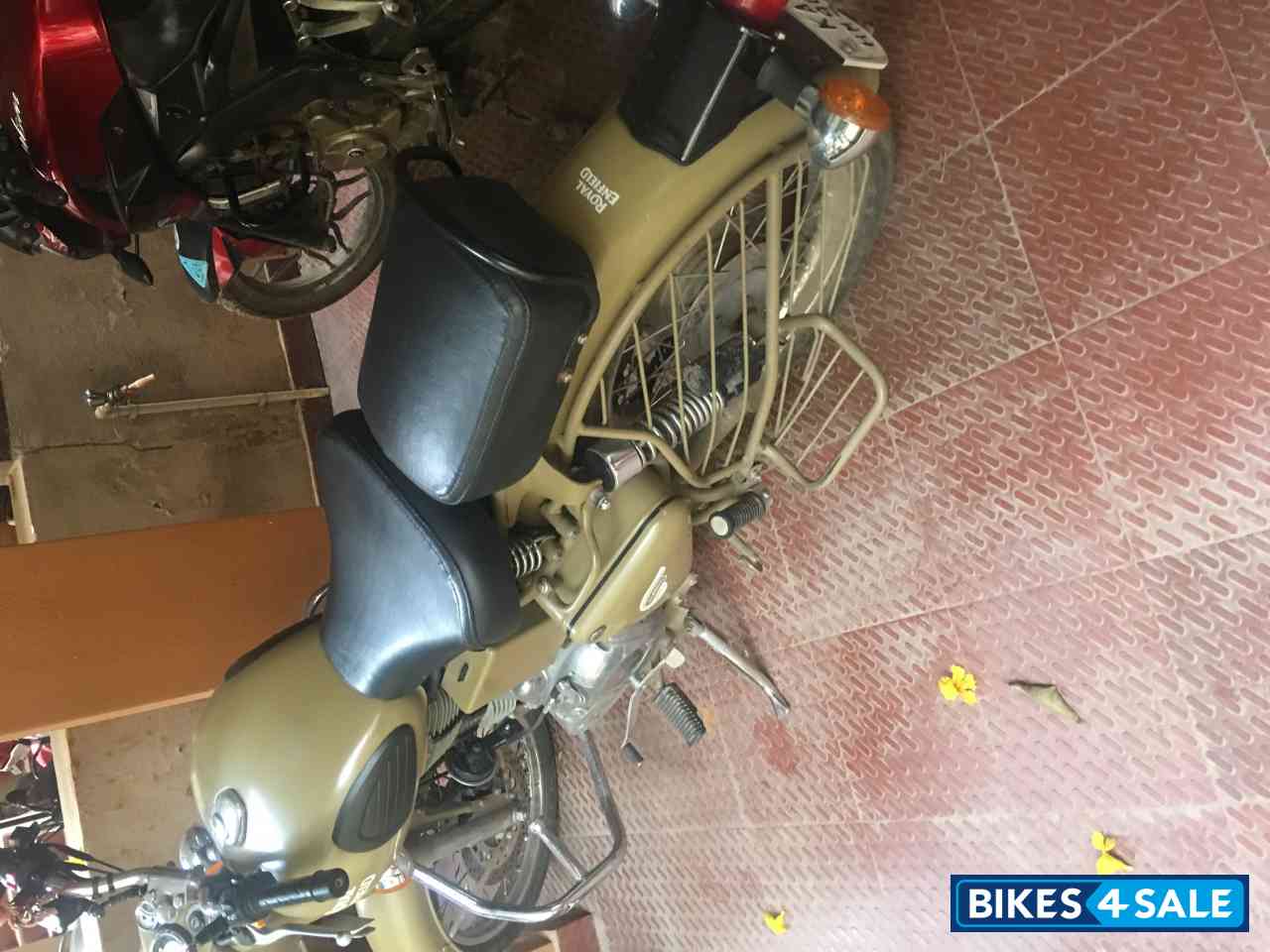 Stone Royal Enfield Classic Desert Storm Stone Royal Enfield Classic Desert Storm