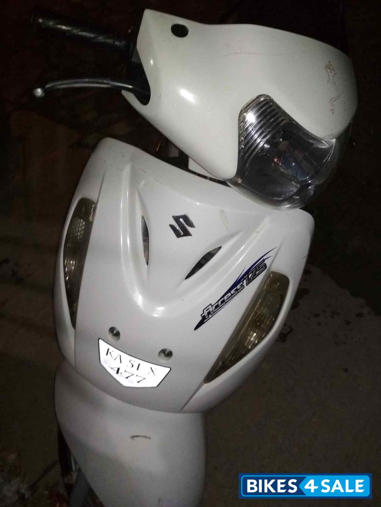 White Suzuki Access 125