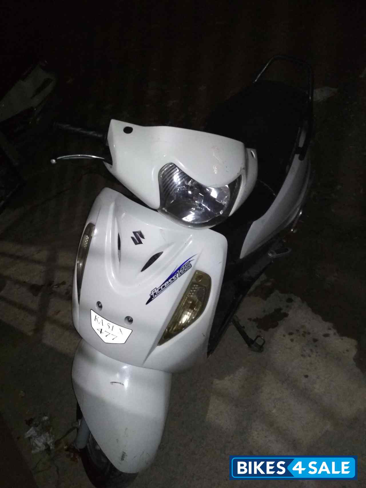 White Suzuki Access 125