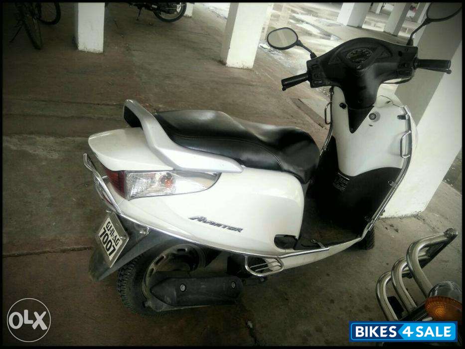 White Honda Aviator