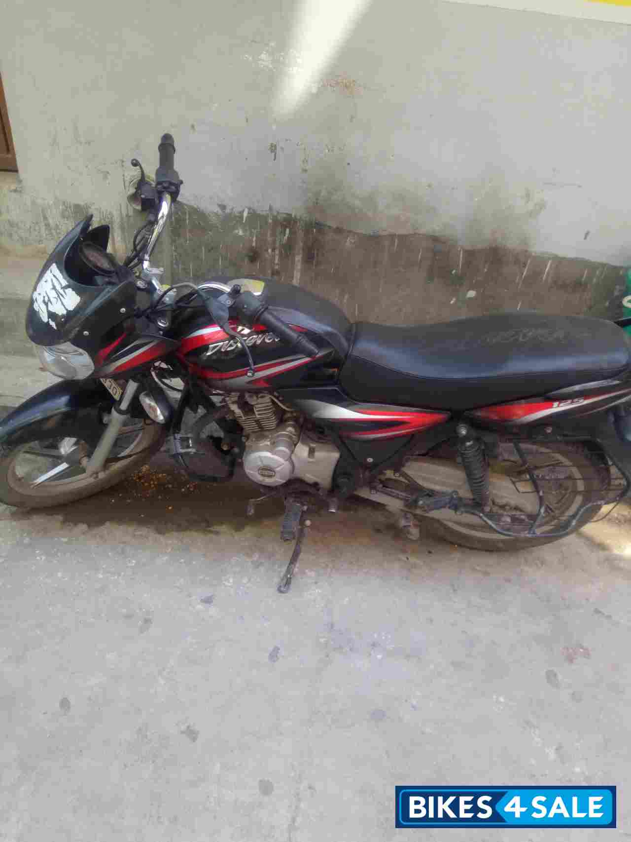 Black Ref Bajaj Discover 125