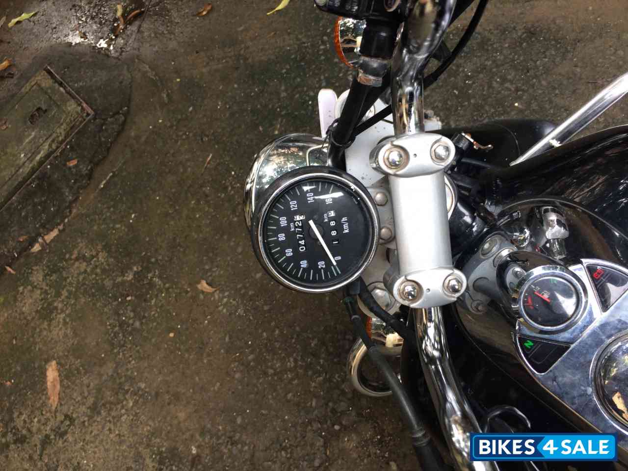 Black Bajaj Avenger 220 DTS-i Black Bajaj Avenger 220 DTS-i