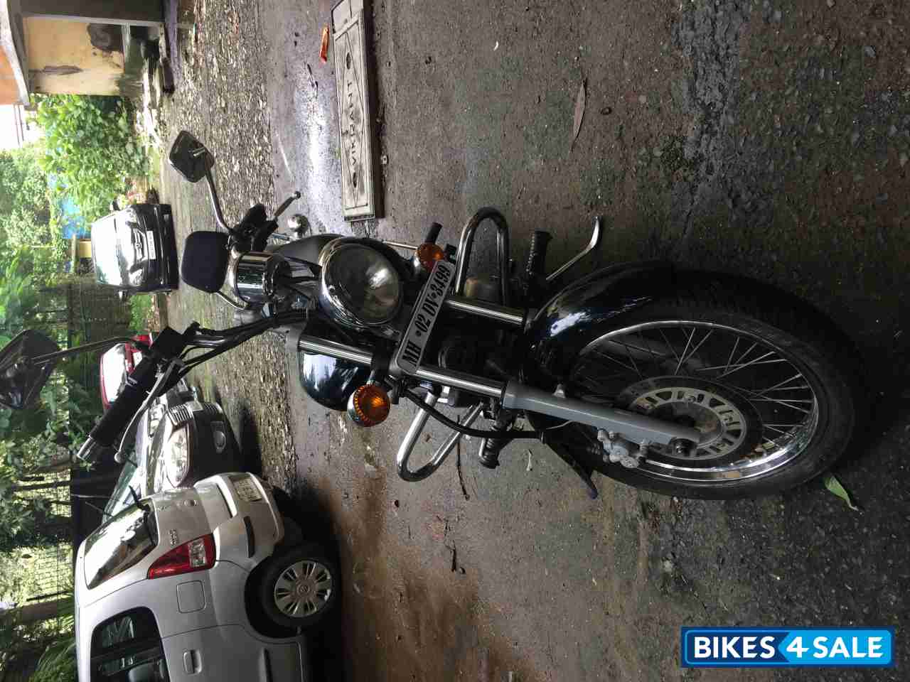 Black Bajaj Avenger 220 DTS-i Black Bajaj Avenger 220 DTS-i