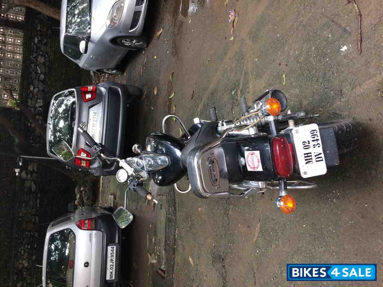 Black Bajaj Avenger 220 DTS-i Black Bajaj Avenger 220 DTS-i