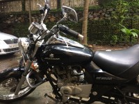 Black Bajaj Avenger 220 DTS-i
