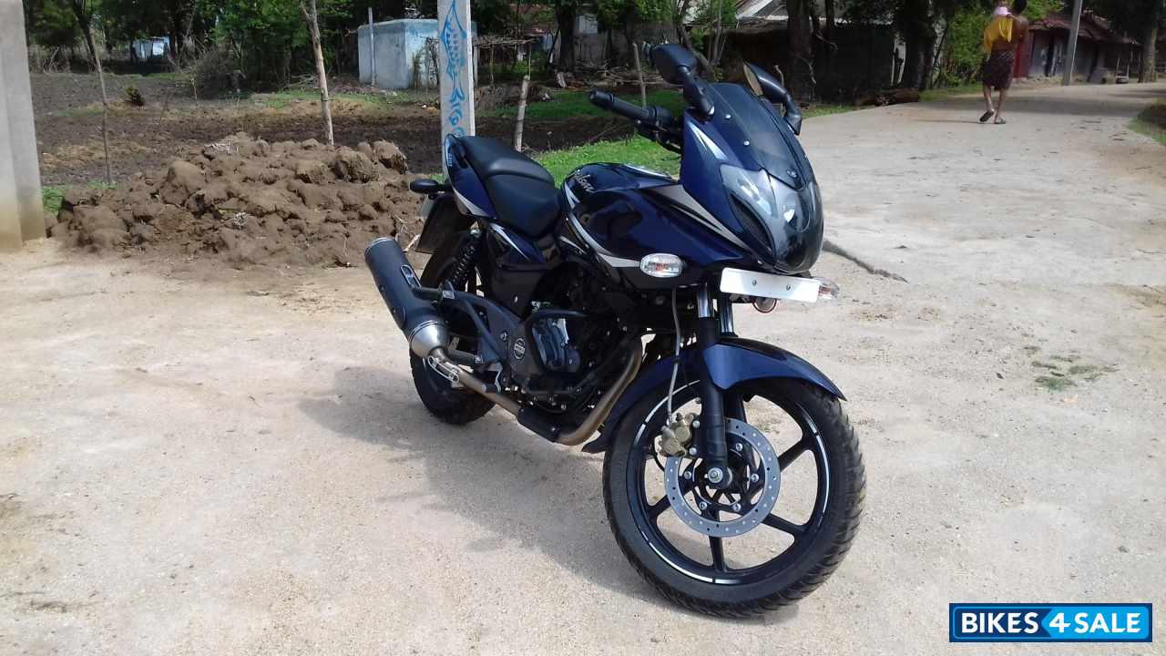 Blue&silver Bajaj Pulsar 220 DTSFi