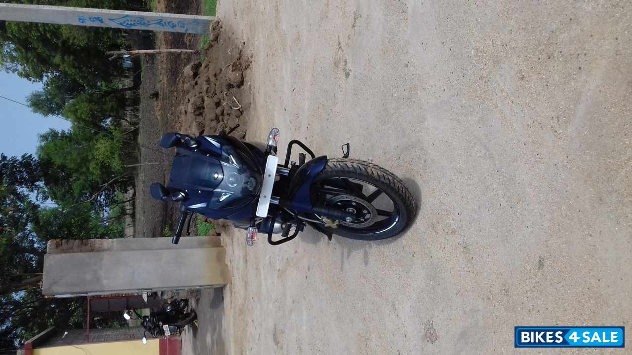 Blue&silver Bajaj Pulsar 220 DTSFi