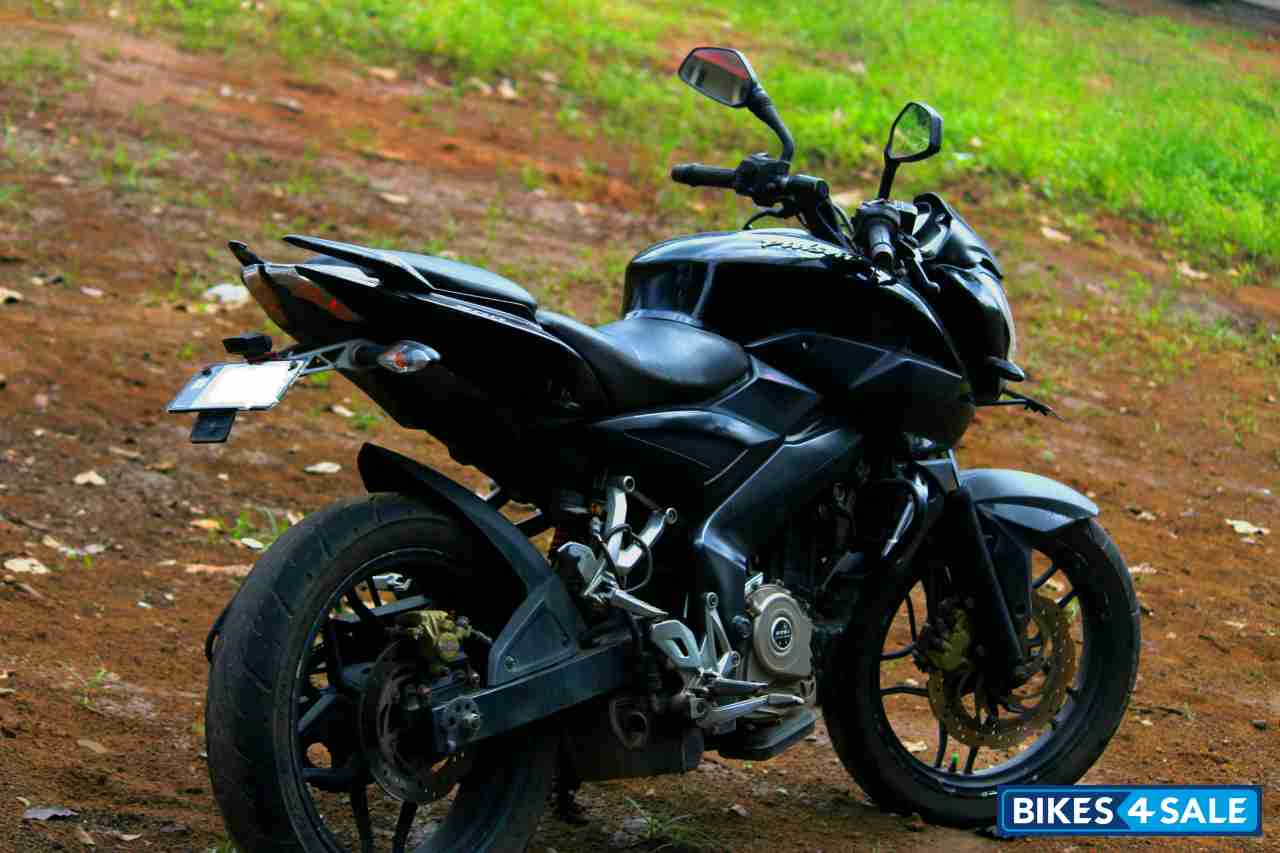 Cherry Black Bajaj Pulsar 200 NS