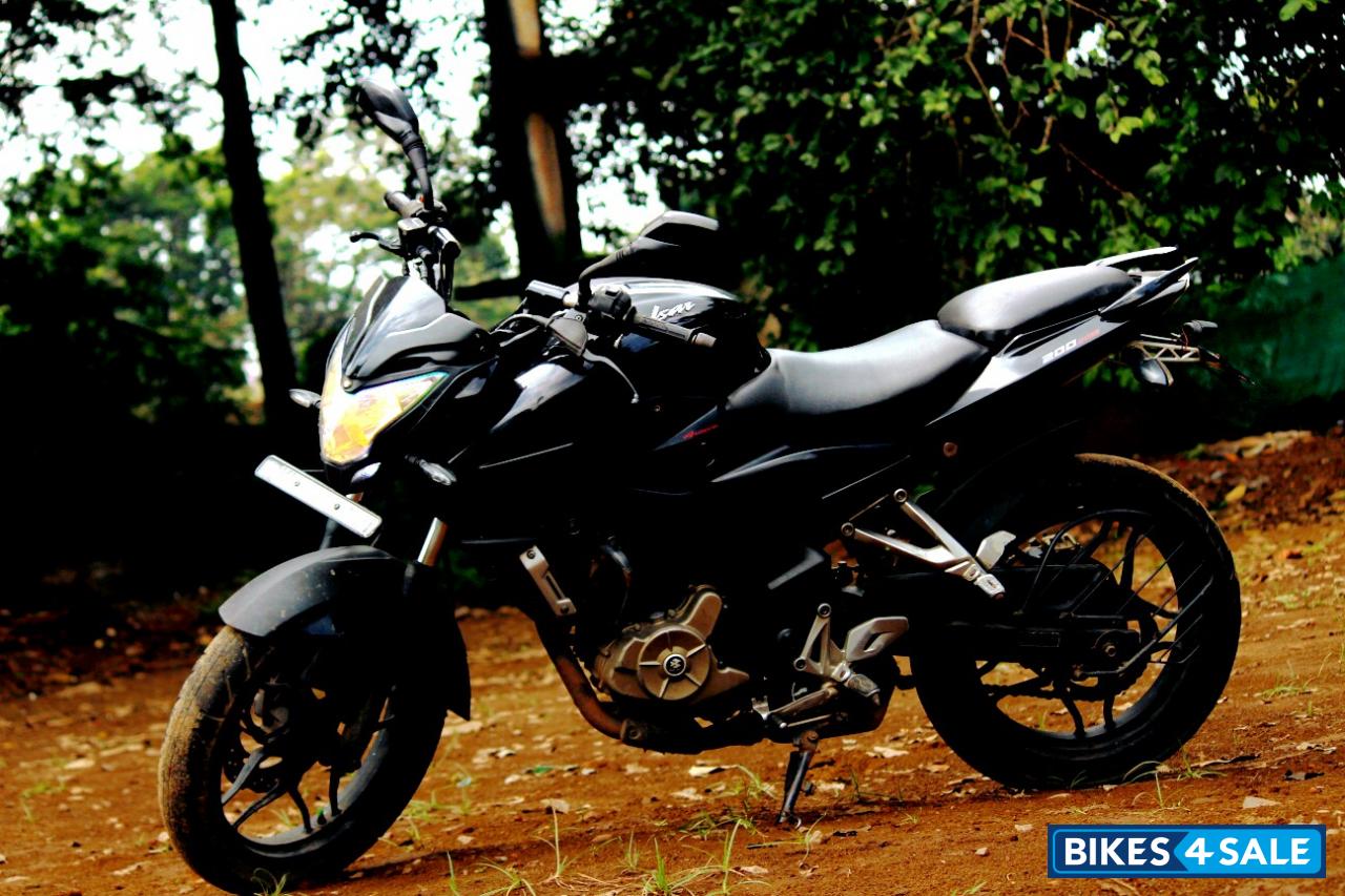 Cherry Black Bajaj Pulsar 200 NS