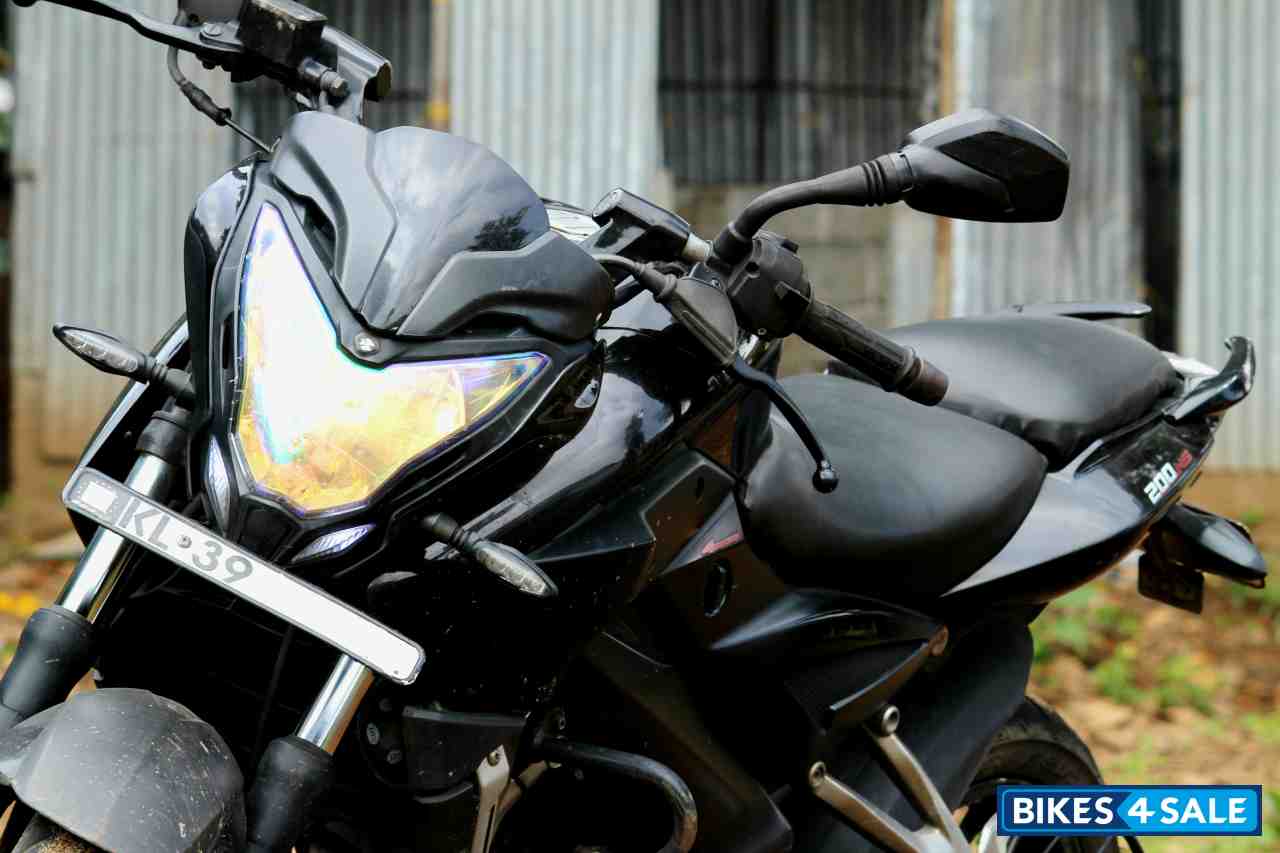 Cherry Black Bajaj Pulsar 200 NS
