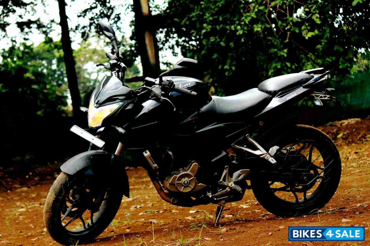 Cherry Black Bajaj Pulsar 200 NS
