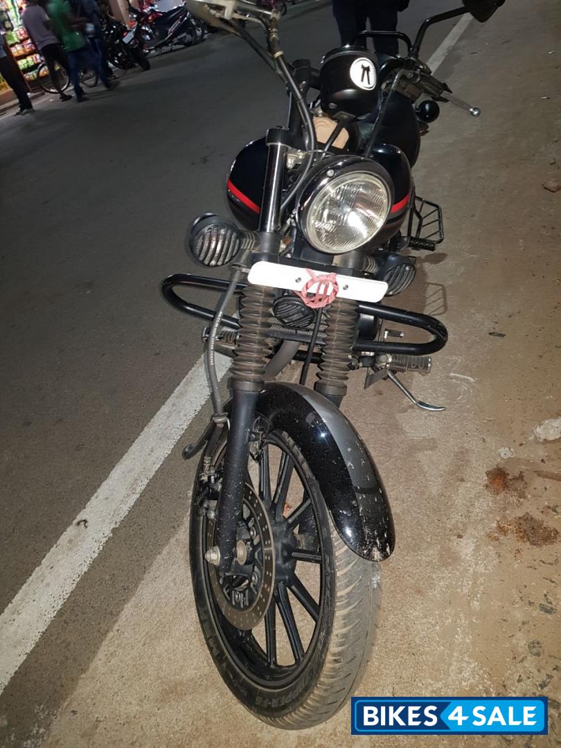 Black Bajaj Avenger Street 220