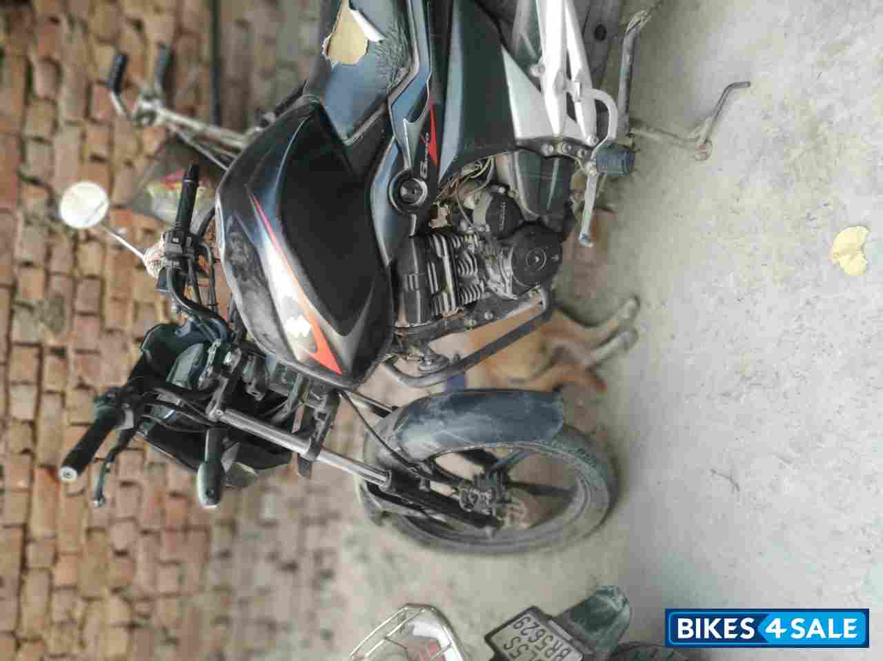 Black Suzuki GS 150R