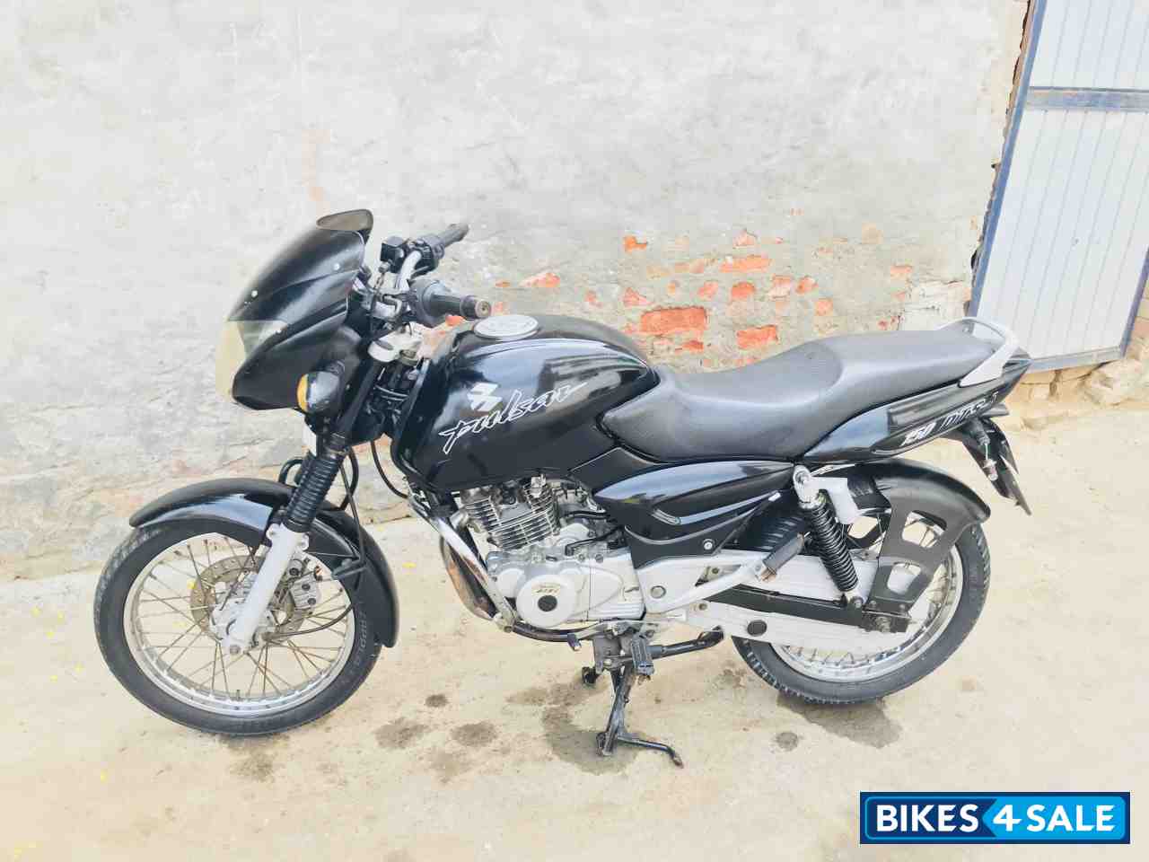 Black Bajaj Pulsar 150 DTSi