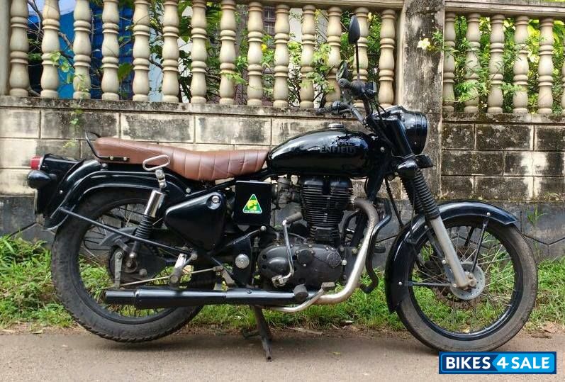 Black Royal Enfield Bullet Standard 350