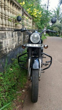 Black Royal Enfield Bullet Standard 350