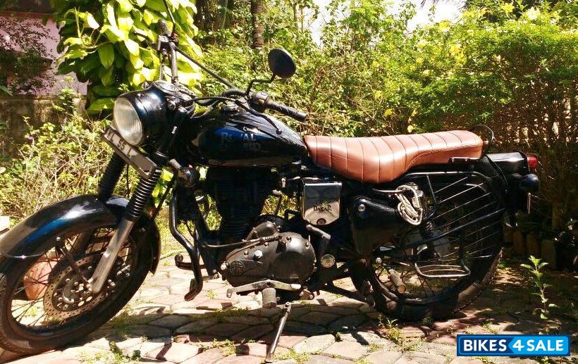 Black Royal Enfield Bullet Standard 350