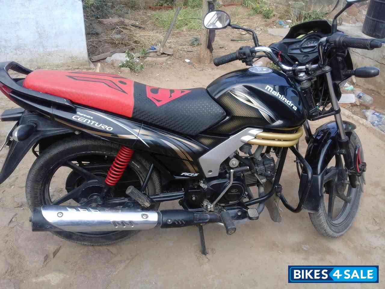 Black Mahindra Centuro