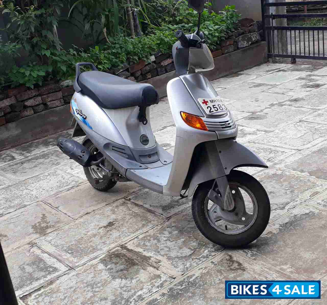 Silver Bajaj Spirit