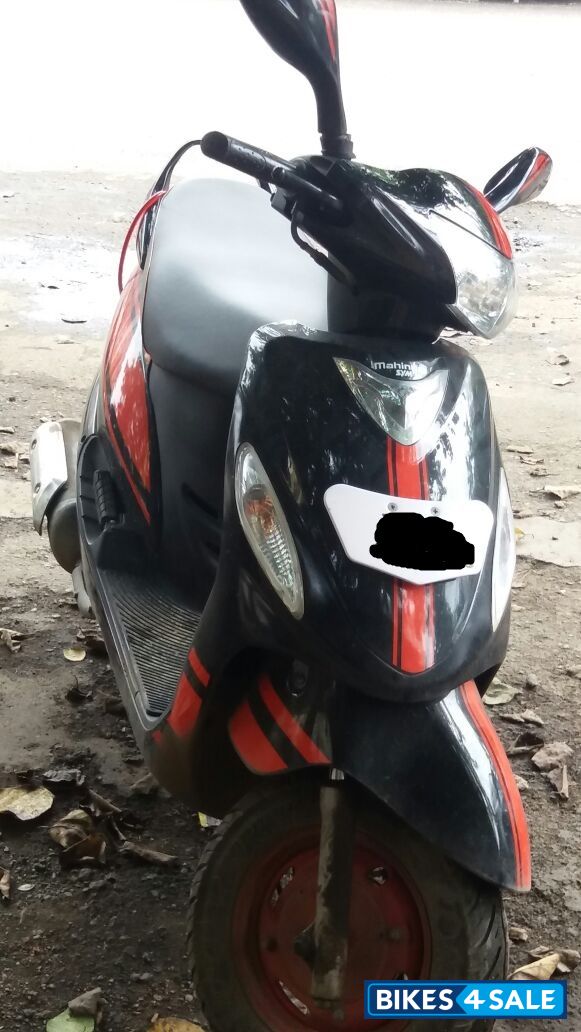 Black With Sporty Red Stripes Mahindra Rodeo UZO 125