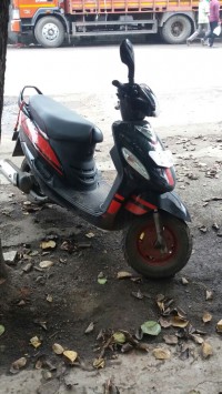 Black With Sporty Red Stripes Mahindra Rodeo UZO 125