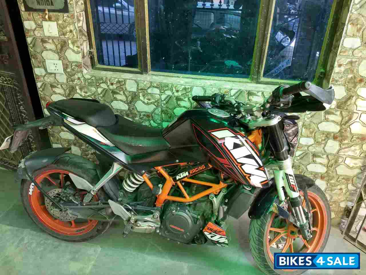 Black KTM Duke 390