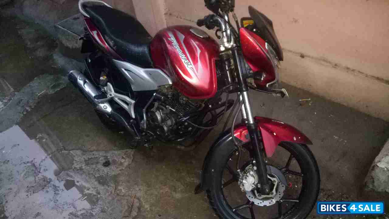 Red Bajaj Discover 125 ST