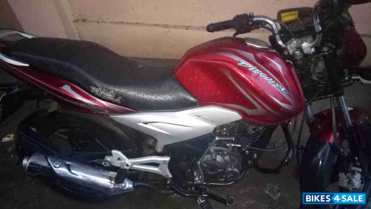 Red Bajaj Discover 125 ST
