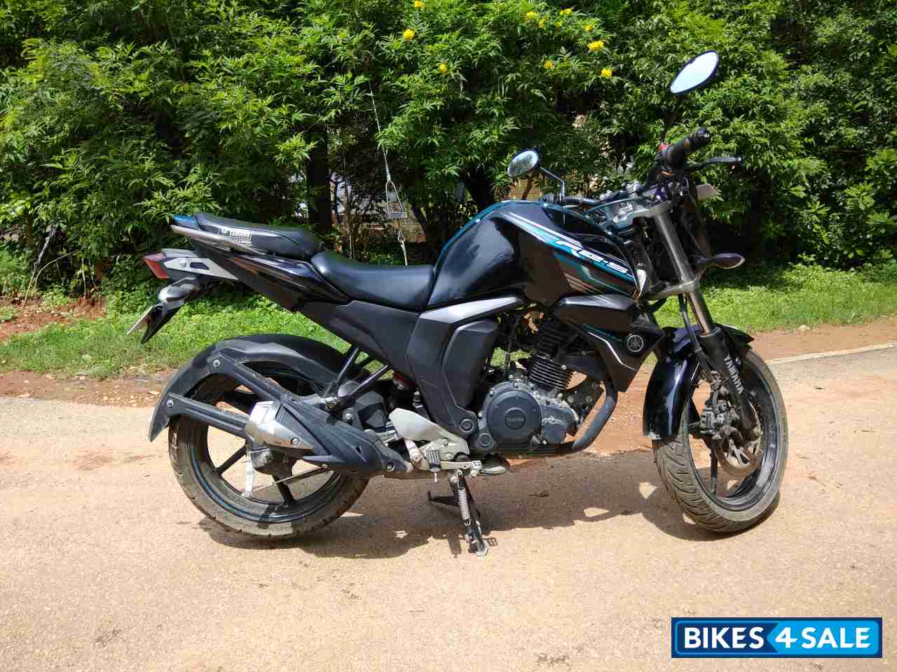 Blue Yamaha FZ-S FI V2