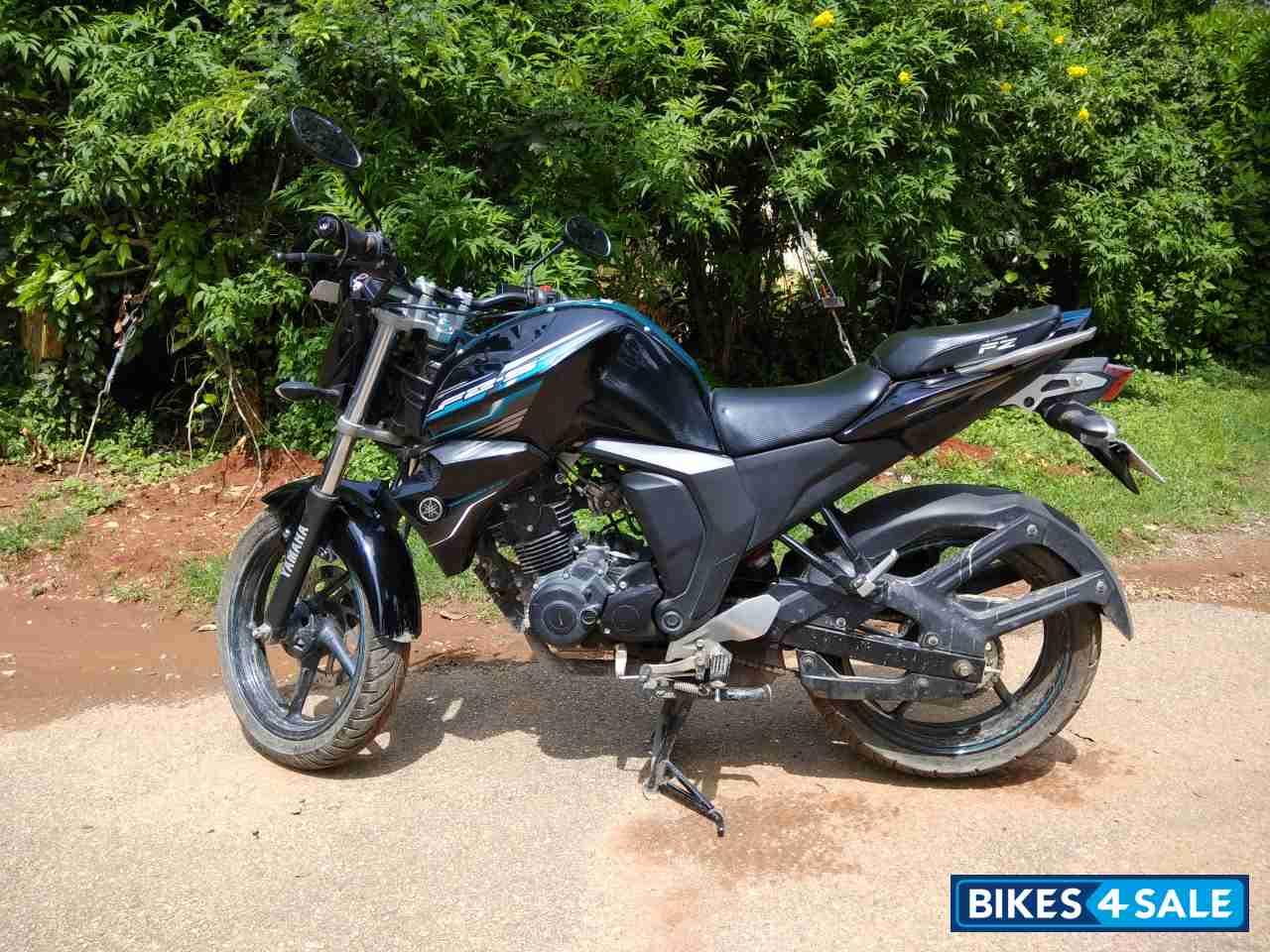 Blue Yamaha FZ-S FI V2