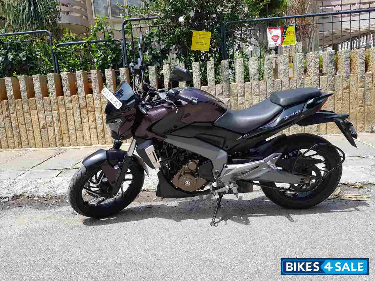 Burgundy Bajaj Dominar 400