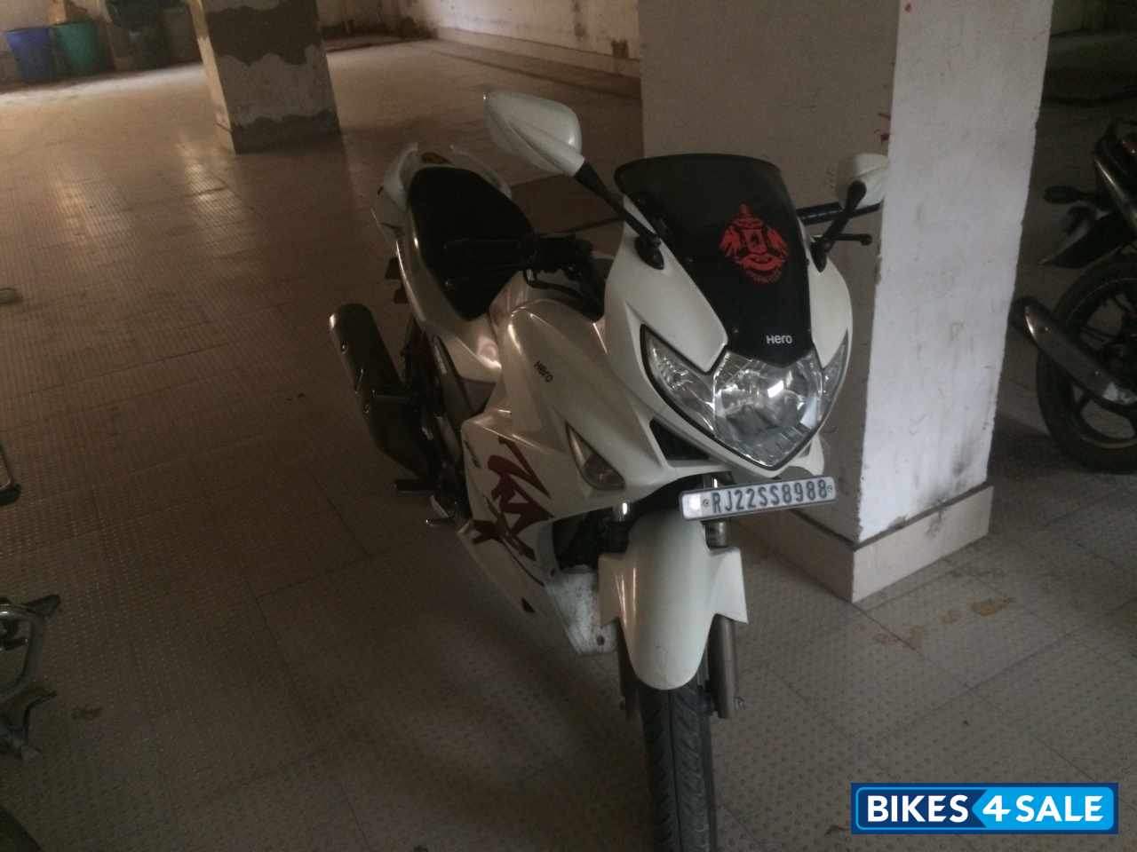 White Hero Karizma ZMR