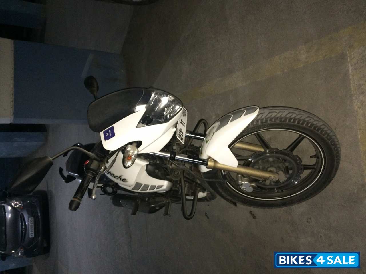 White TVS Apache RTR 180