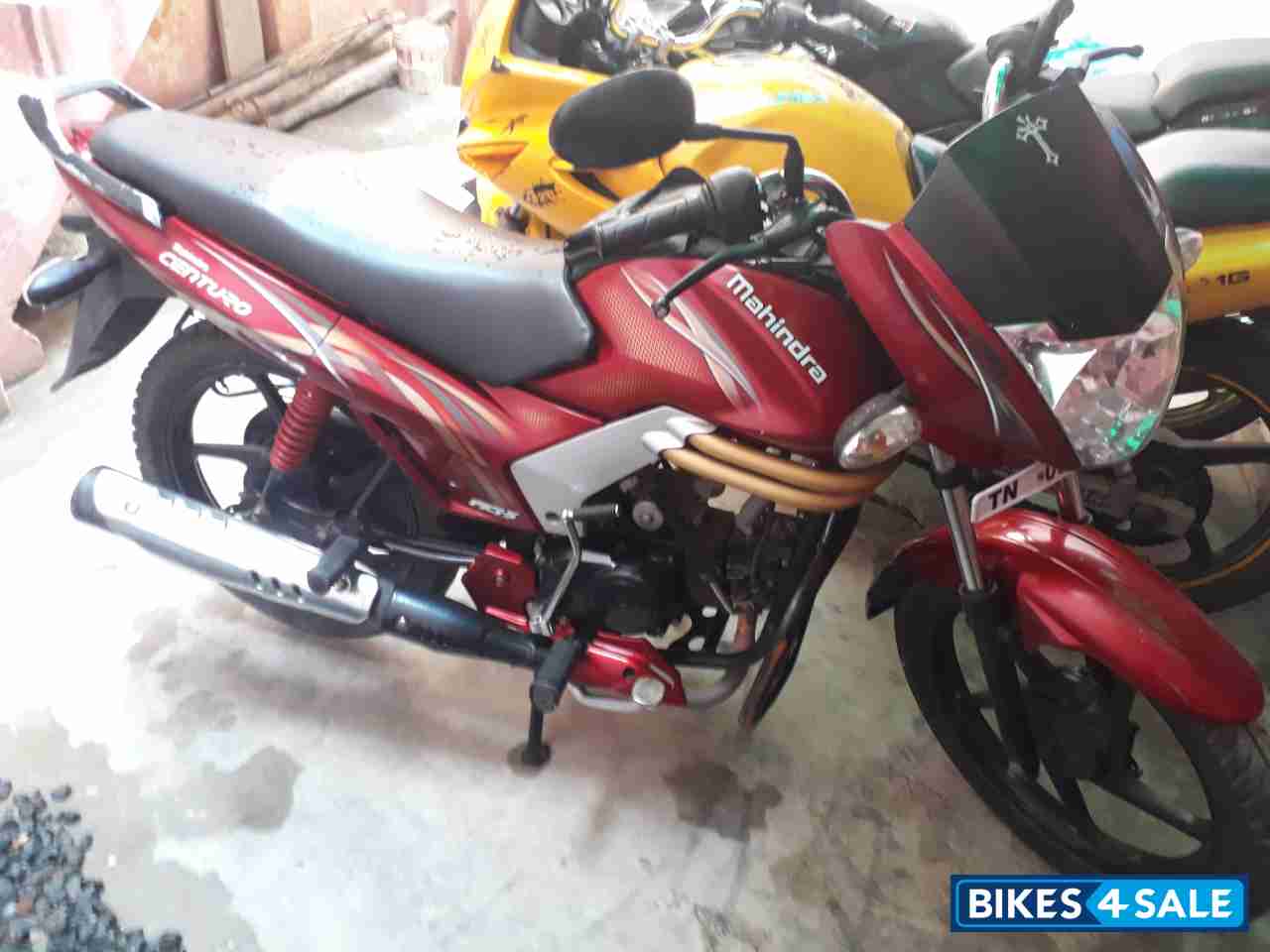 Red Mahindra Centuro NXT