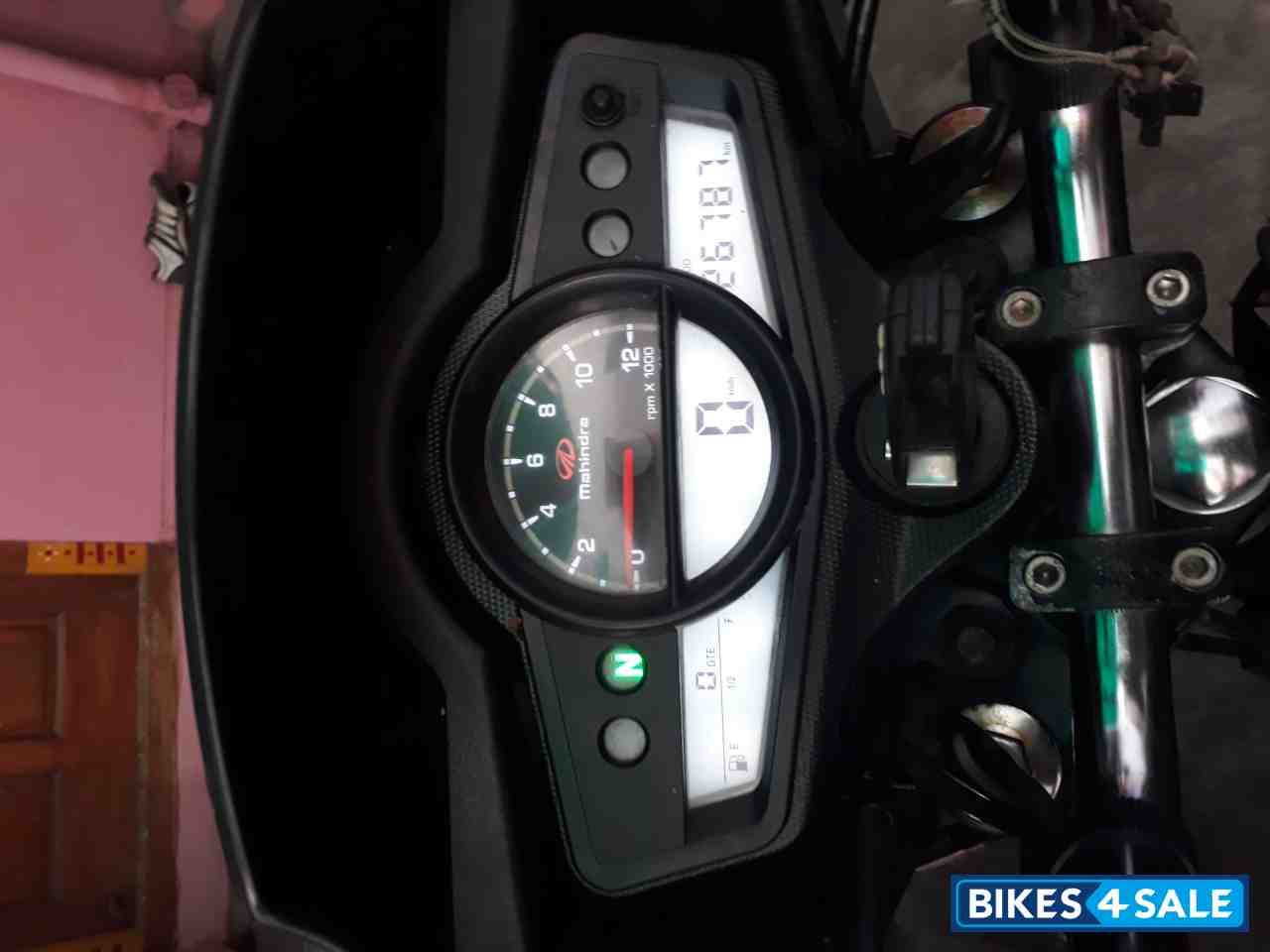 Red Mahindra Centuro NXT