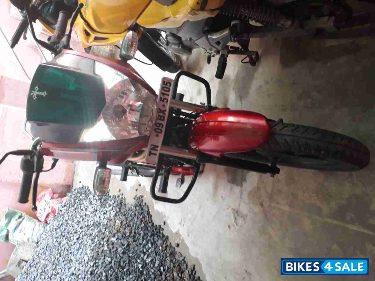 Red Mahindra Centuro NXT