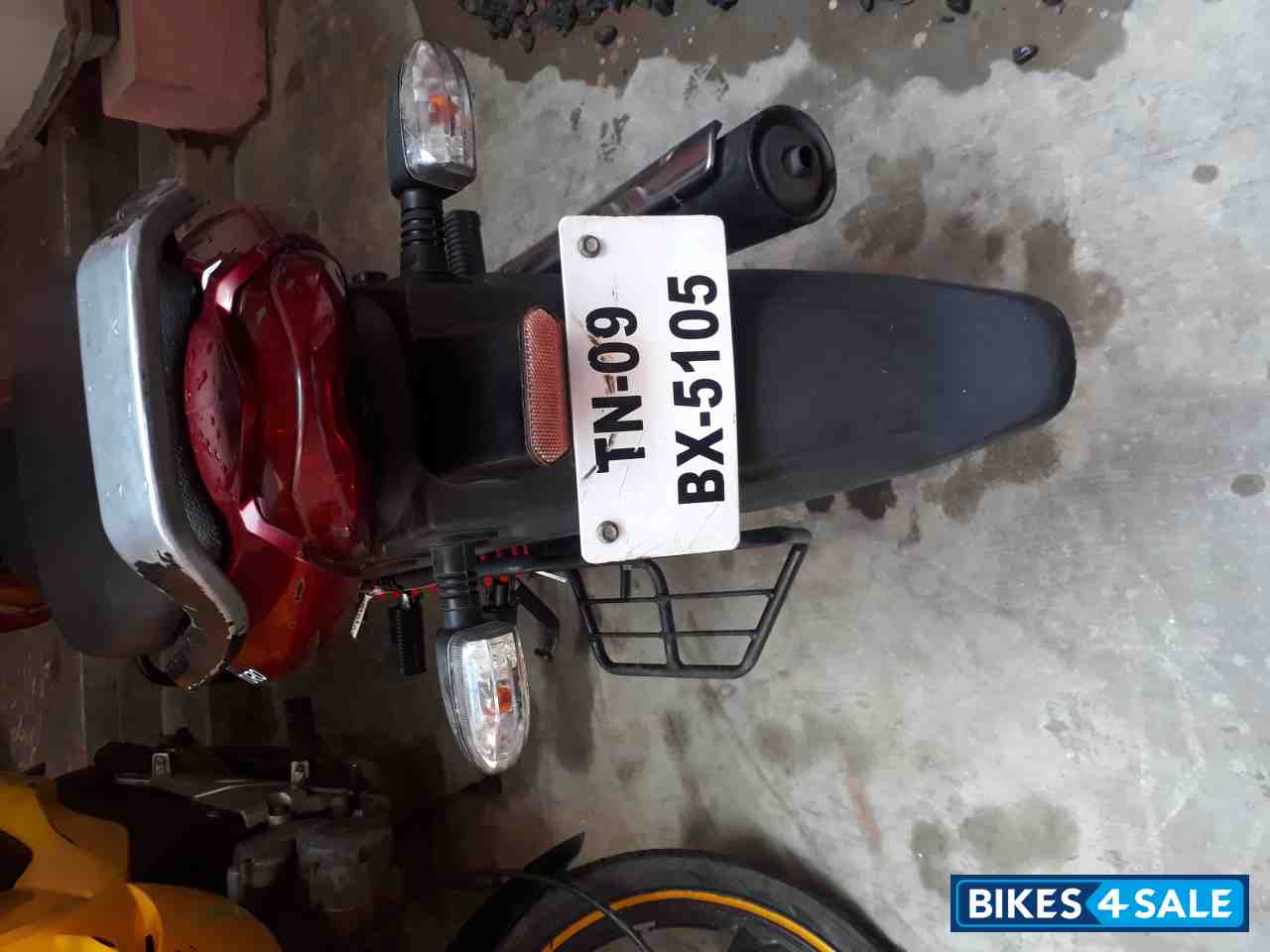 Red Mahindra Centuro NXT