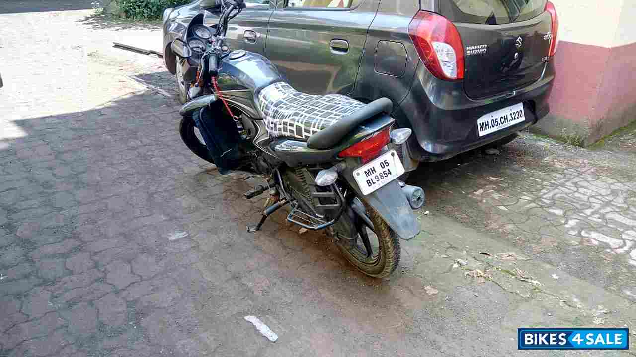 Grey Honda Dream Yuga