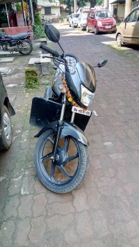 Grey Honda Dream Yuga
