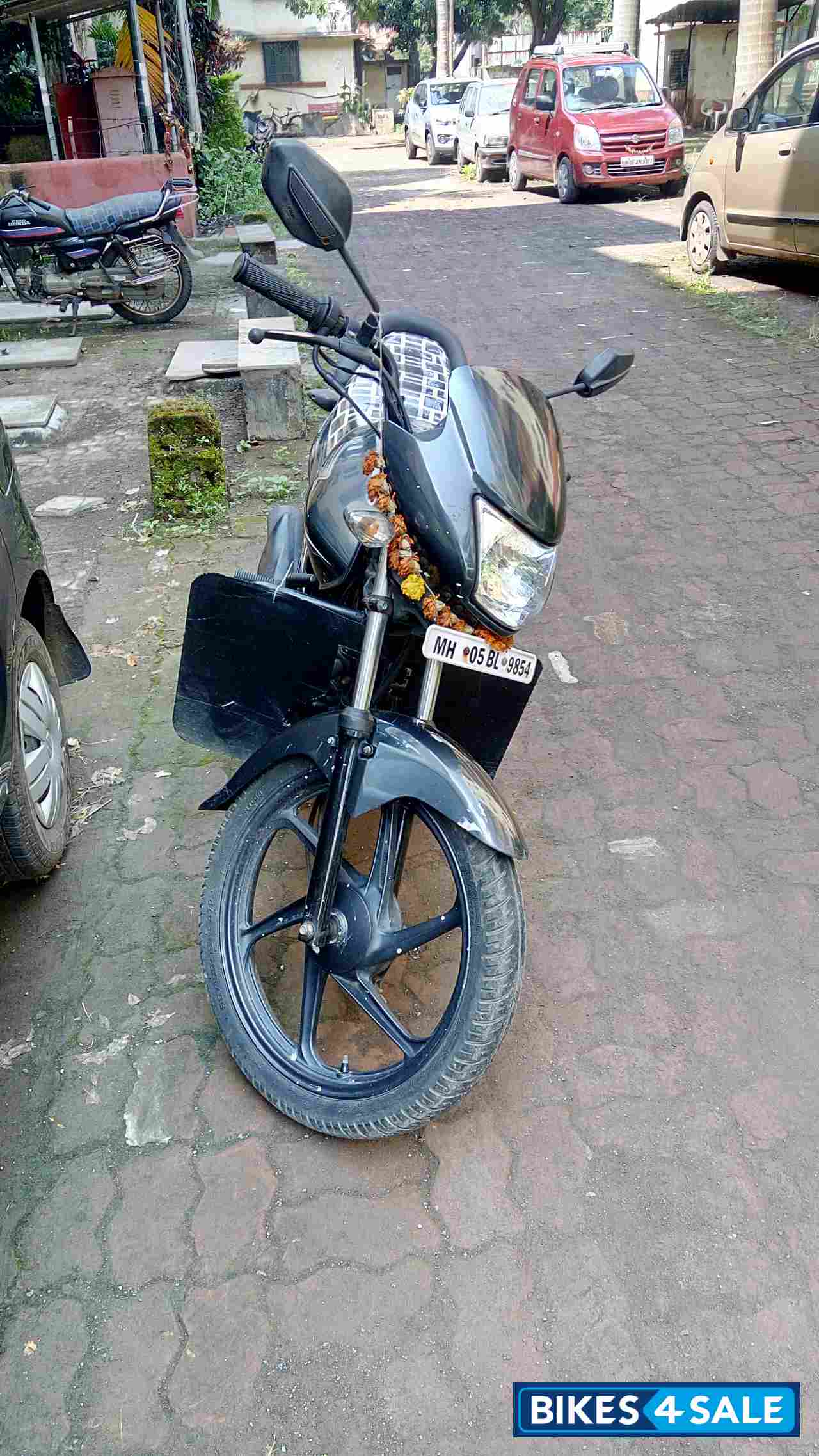 Grey Honda Dream Yuga