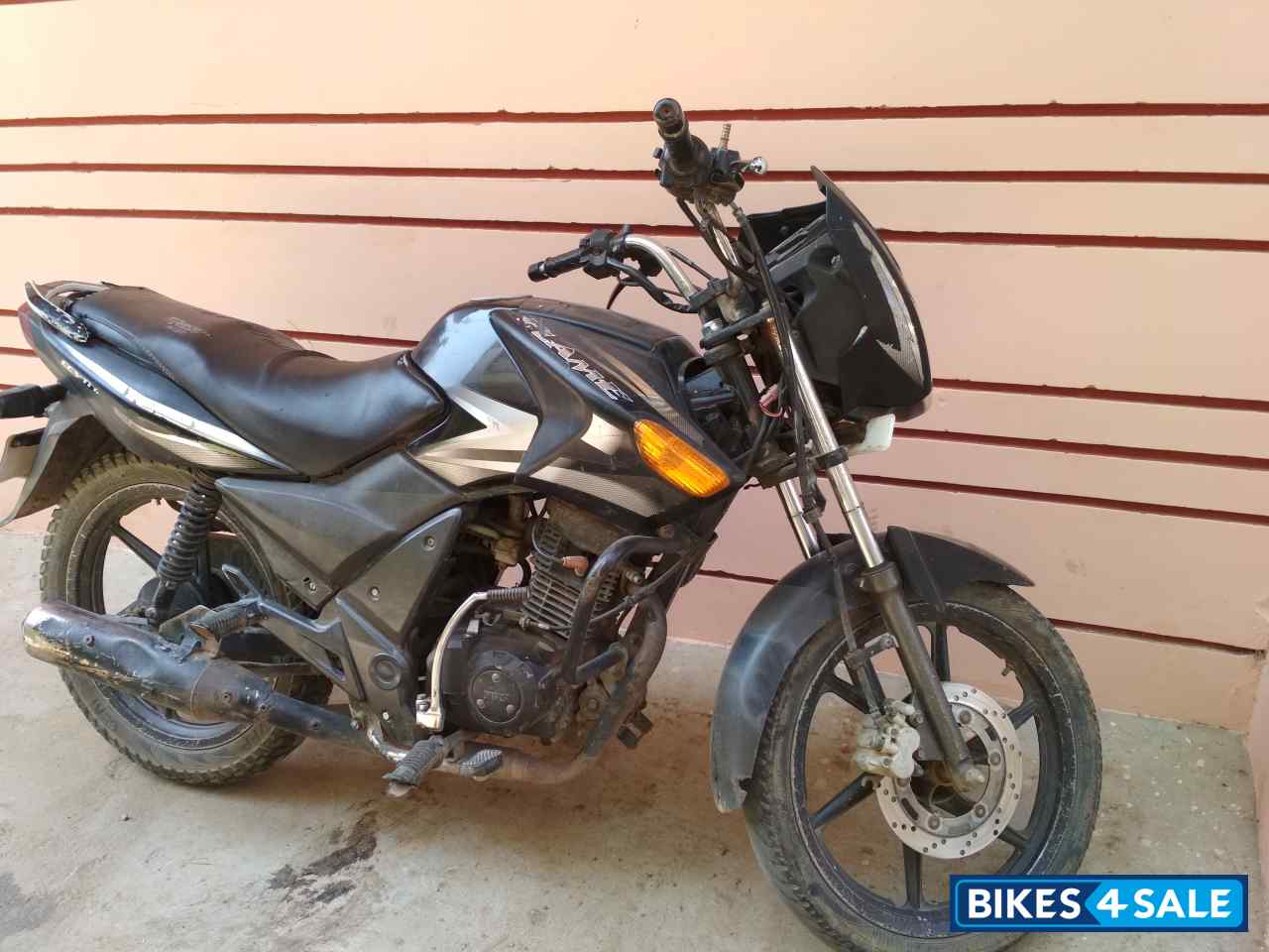 Black And Silver TVS Flame SR125