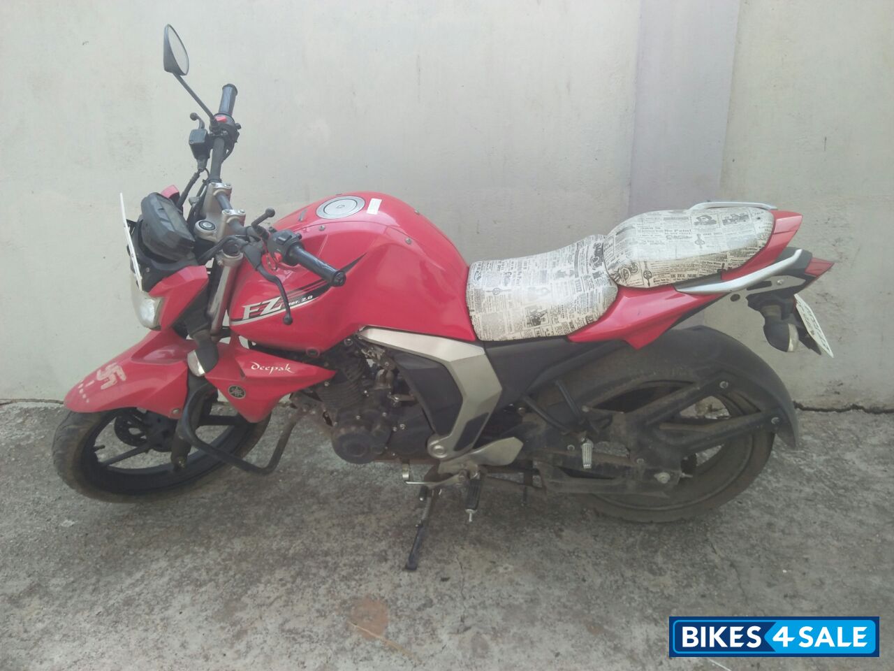 Red Yamaha FZ-S FI V2