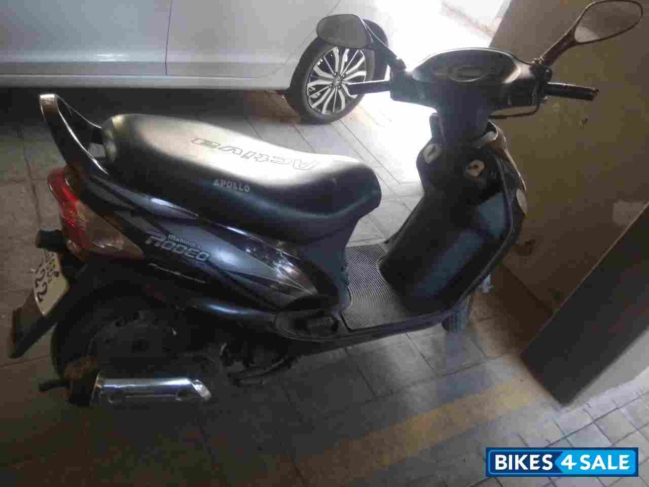 Maroon Mahindra Rodeo Maroon Mahindra Rodeo